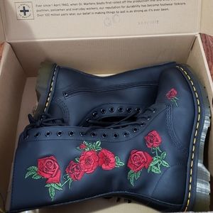 NIB Doc Marten Vonda 14 Eye Boots Rose Embroidered